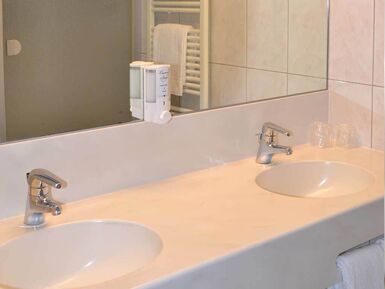 Fletcher-Hotel-Restaurant-Zalm-badkamer